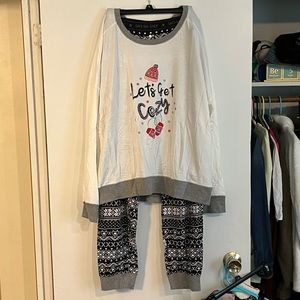 Cuddl Duds Christmas Pajama Set with Slippers